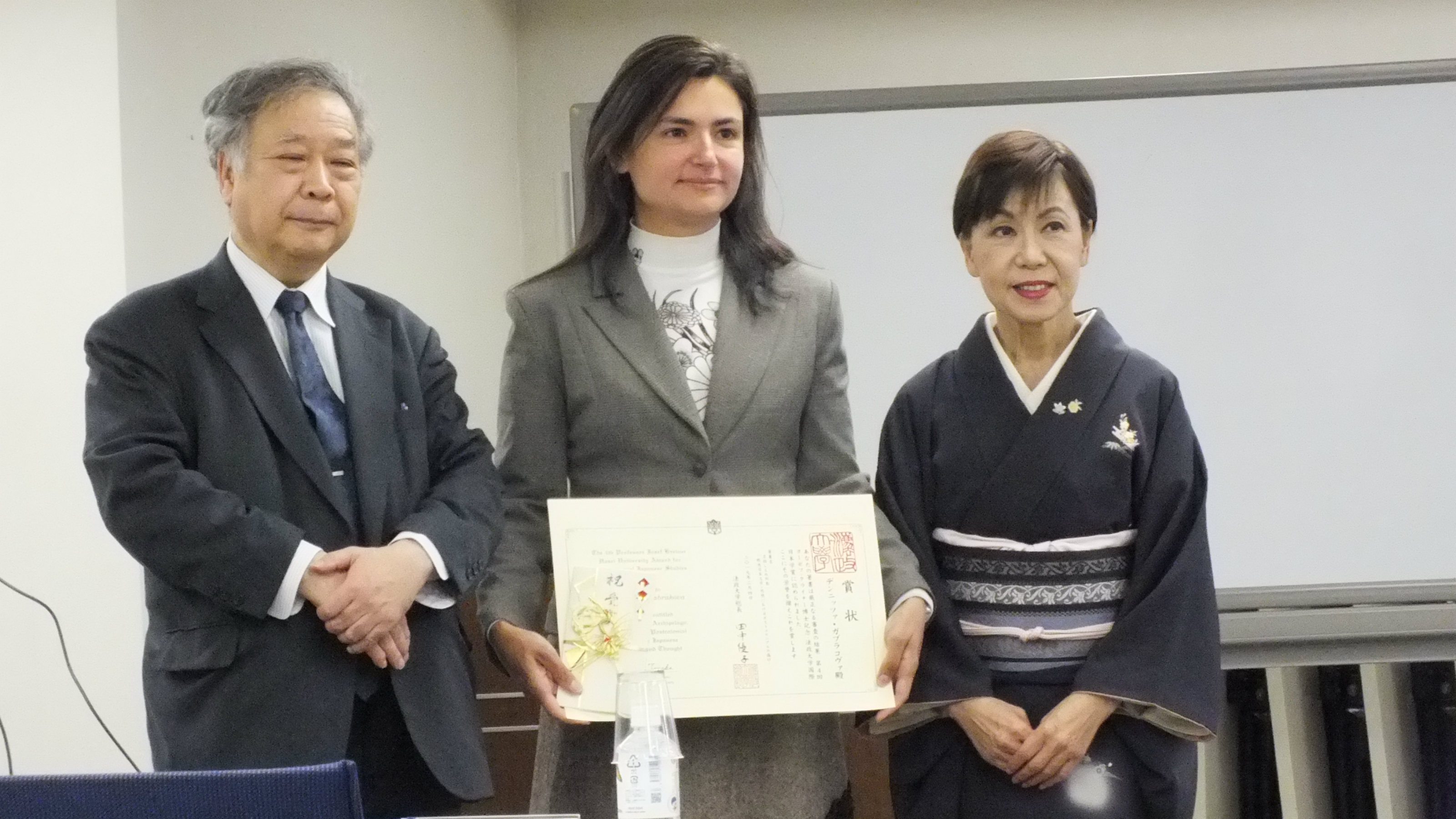 Dr Gabrakova recieves International award for contribution to Japanese studies