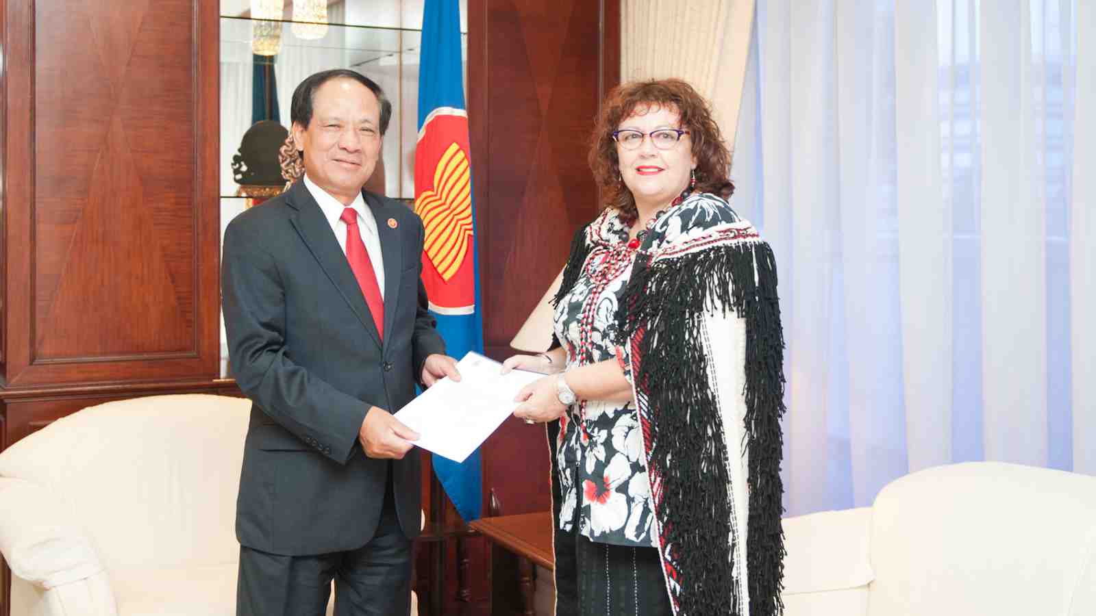 ASEAN Secretary General Le Luong Minh and Ambassador Stephanie Lee