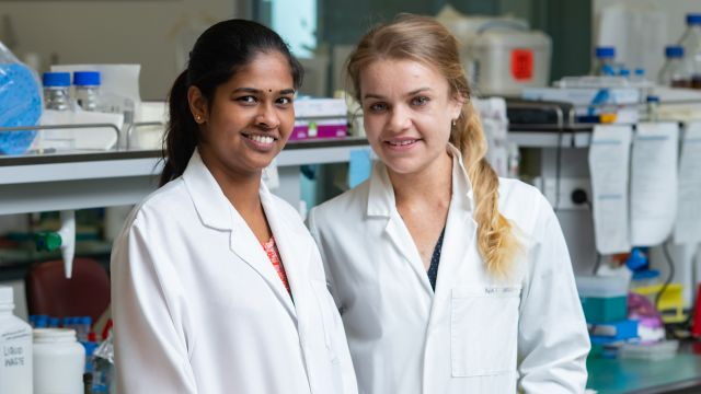 PhD students Tamayanthi Rajakumar and Natalie Hammond.