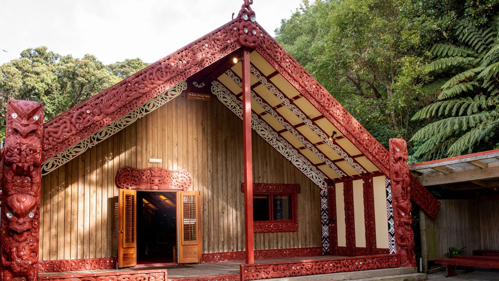 Te Herenga Waka marae