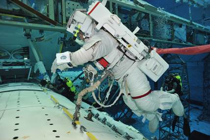 Dr Alexander Gerst spacewalking
