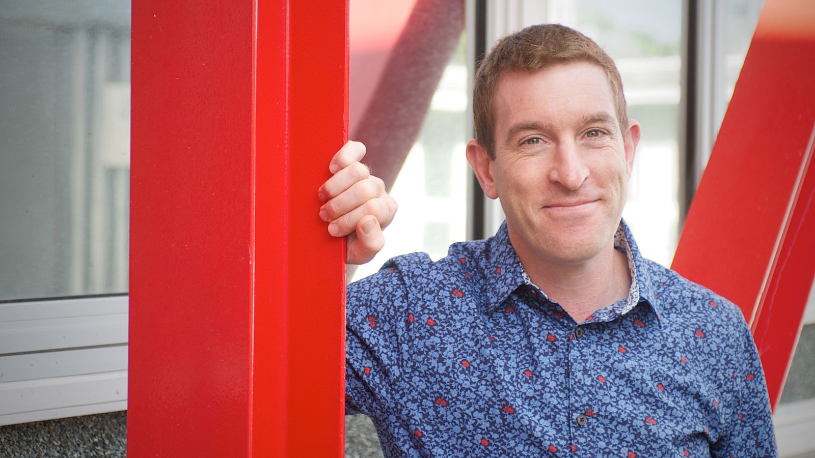 A profile image of Simon Hinkley.