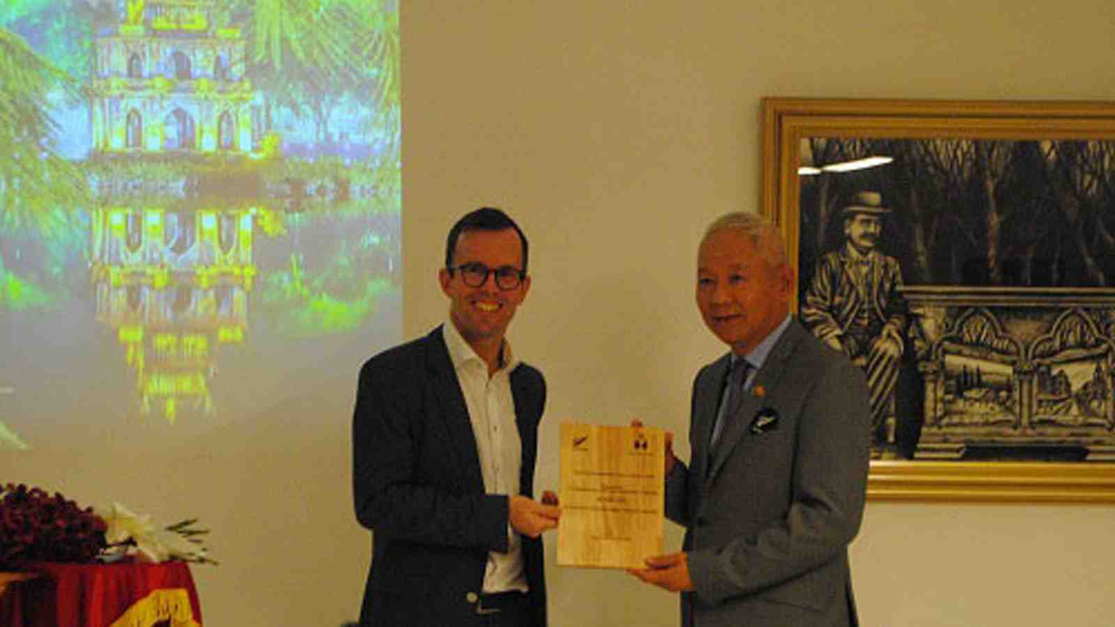 New Zealand Ambassador to Việt Nam Haike Manning presents Dr Trần Văn his award.