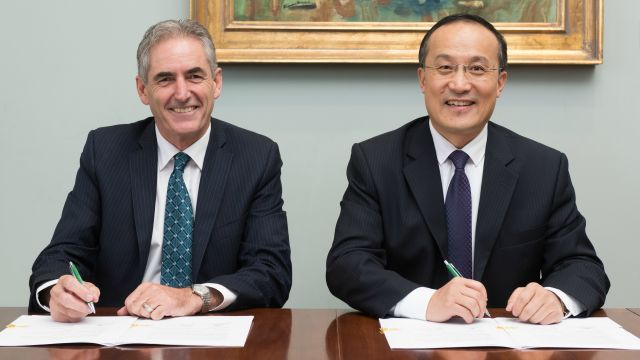 Victoria Vice-Chancellor Professor Grant Guilford and Chinese Academy of Sciences President Professor Zhang Tao sign the MoU