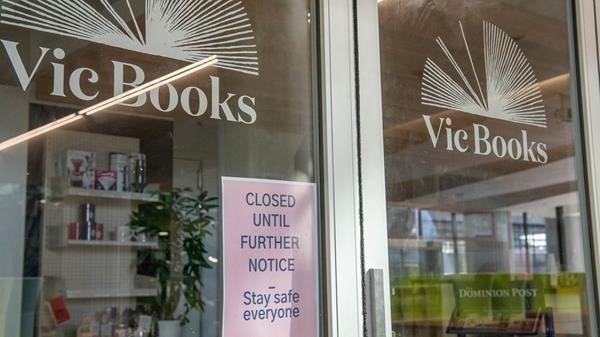 An image of VicBooks – closed with a sign that reads “closed until further notice, stay safe everyone”.