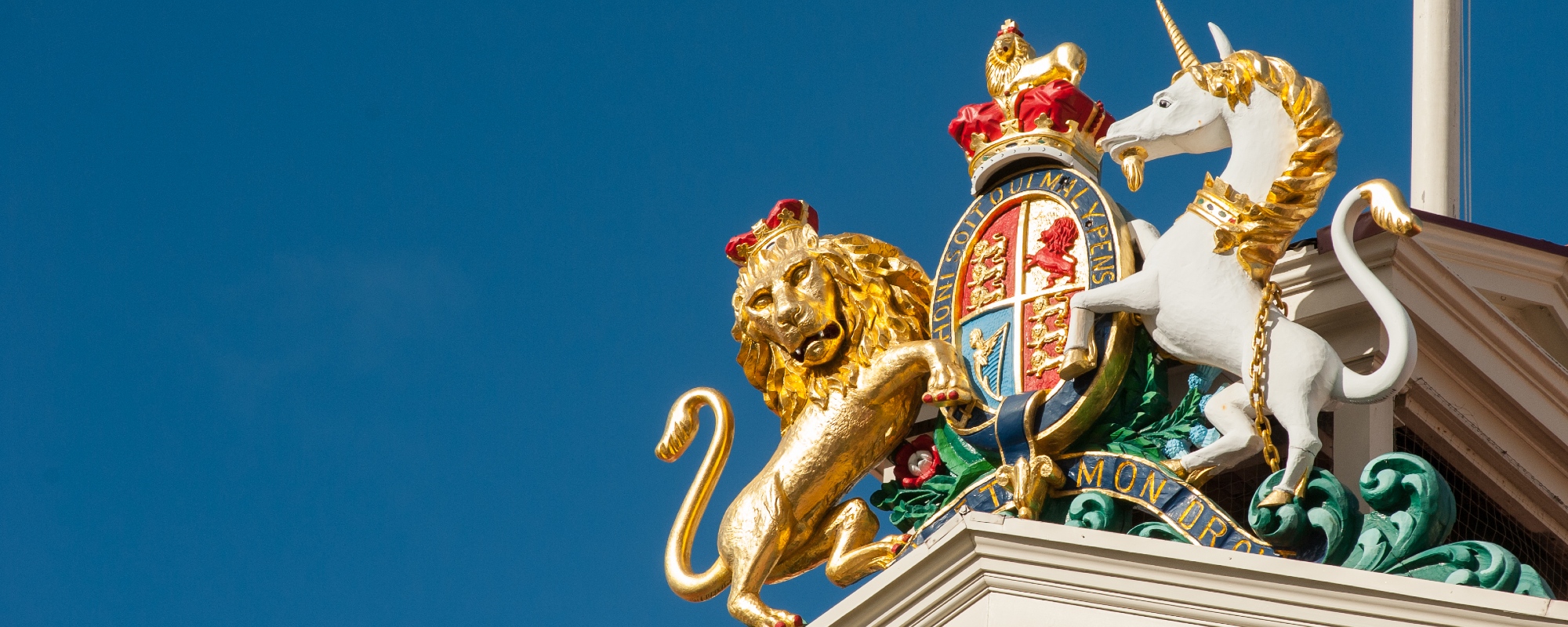 Close up of lion and unicorn insignia atop the Old Government Buildings in Wellington