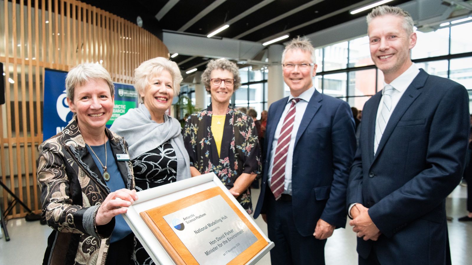 Professor Margaret Hyland (Vice-Provost Research, Te Herenga Waka), Associate Professor Sandy Morrison (Antarctic Science Platform Kāhui Māori Chair), Gillian Wratt (Antarctic Science Platform Steering Group Chair) Hon David Parker (Minister for the Environment), Associate Professor Nick Golledge (Antarctic Research Centre, Te Herenga Waka)