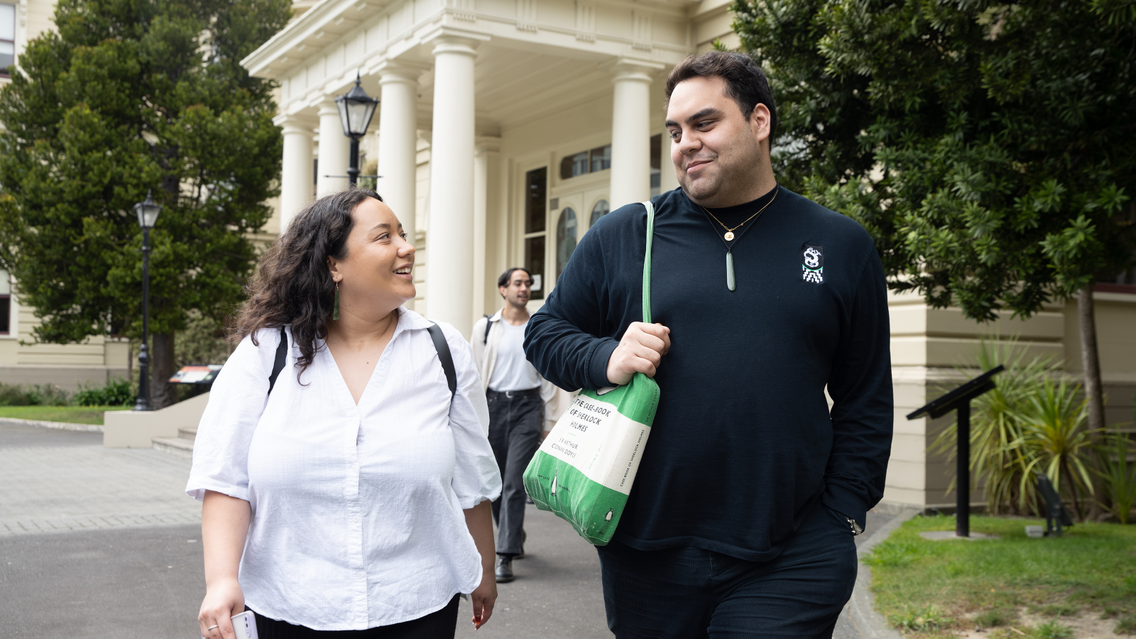 Ngā Rangahautira