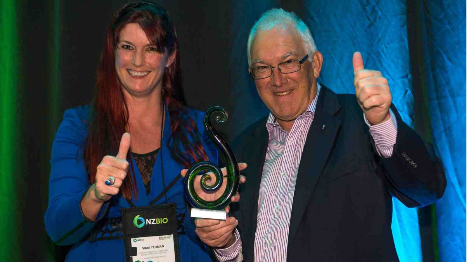 Vikki Yeoman and Richard Furneaux – Accepting the award are Vikki Yeoman, General Manager of Industrial Biotechnologies at Callaghan Innovation, and Dr Richard Furneaux, Director of the Ferrier Research Institute.