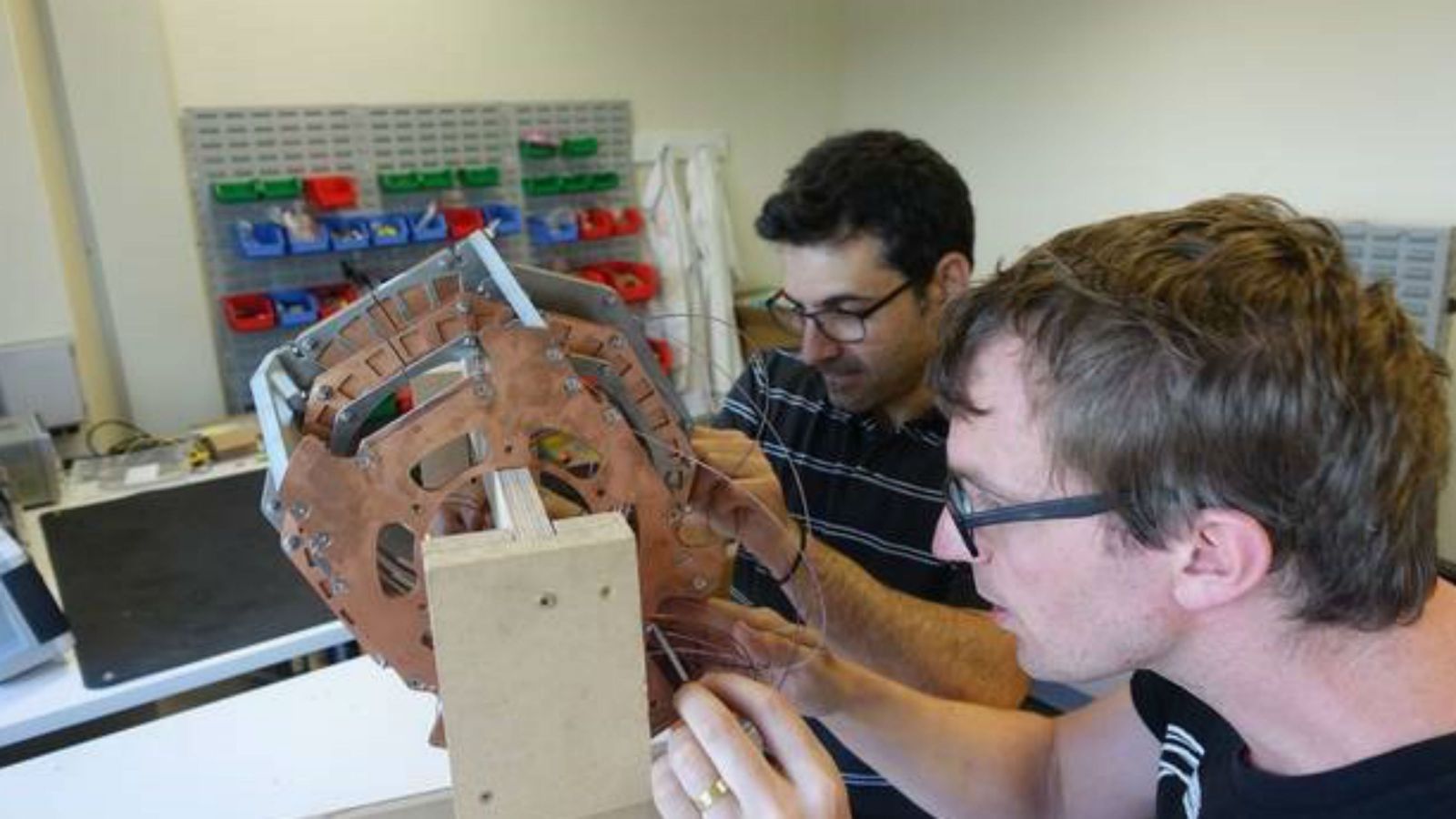 Ben Parkinson (right) and Konstantinos Bouloukakis working on the helmet-style MRI magnet. 