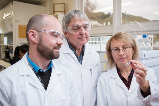 Dr Ralf Schwӧrer, Professor Peter Tyler and Dr Olga Zubkova from Victoria University’s Ferrier Research Institute.