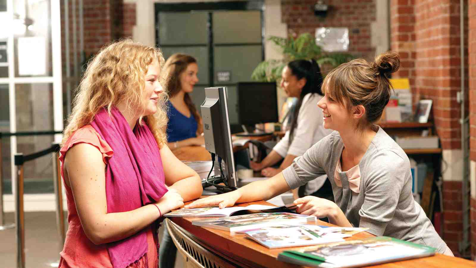 Female student talking to Student Adviser in Hunter Building