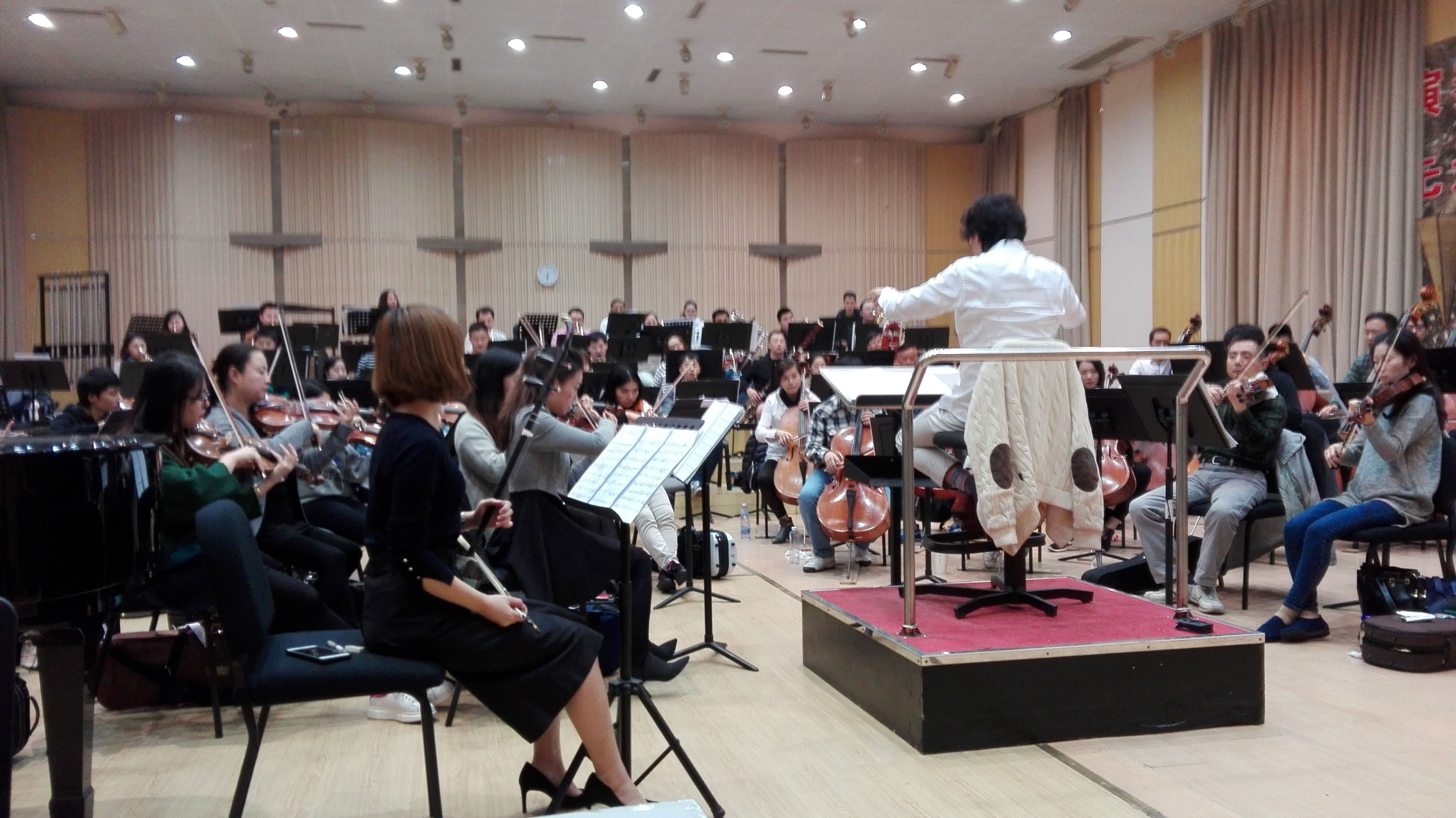 Rehearsal with the orchestra and soloist