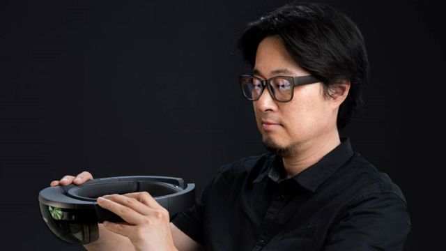 Professor Taehyun Rhee holds a virtual reality headset