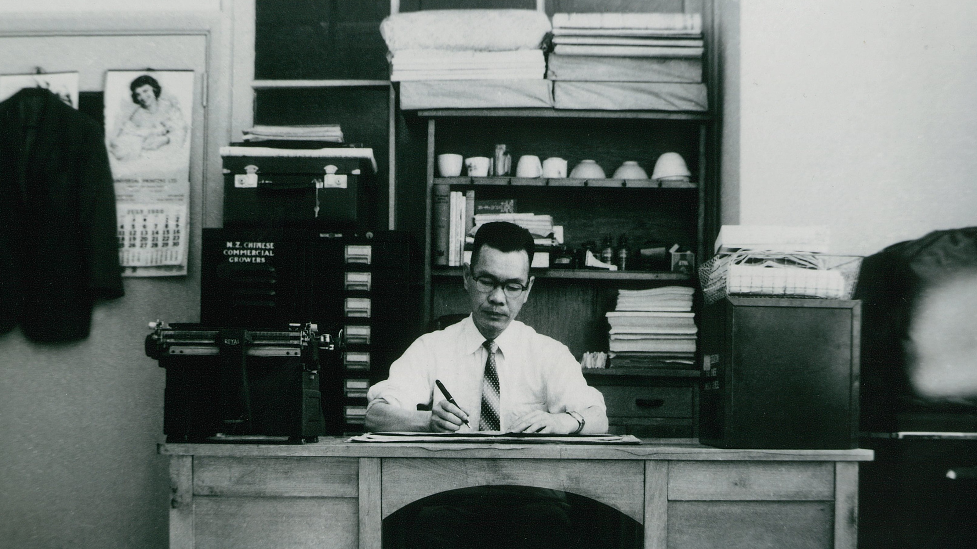 Then-editor Lionel Lai Hung Chan works in the Chinese NZ Growers Journal office