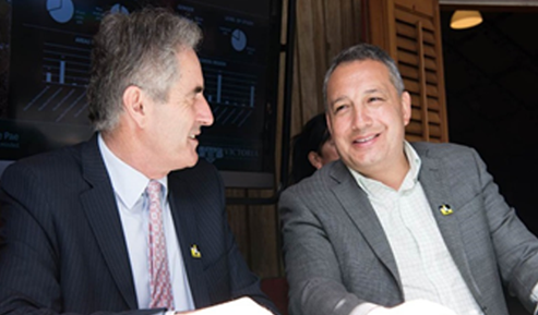 Vice-Chancellor Professor grant Guilford with Gerrard Albert, chair of Ngā Tāngata Tiaki o Whanganui.