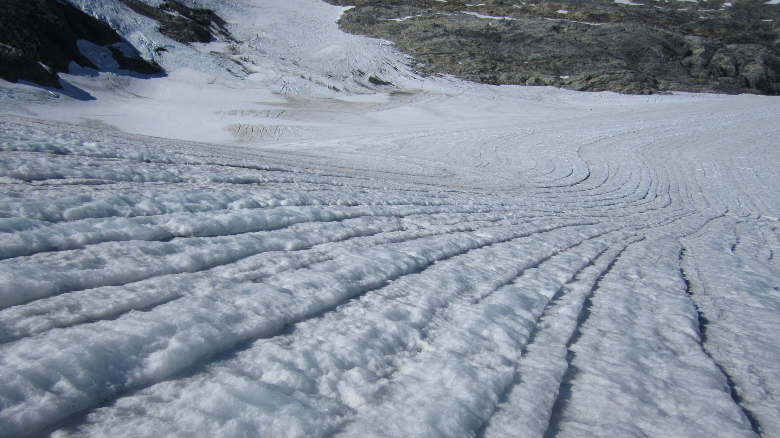 Image of a glacier in a velly.