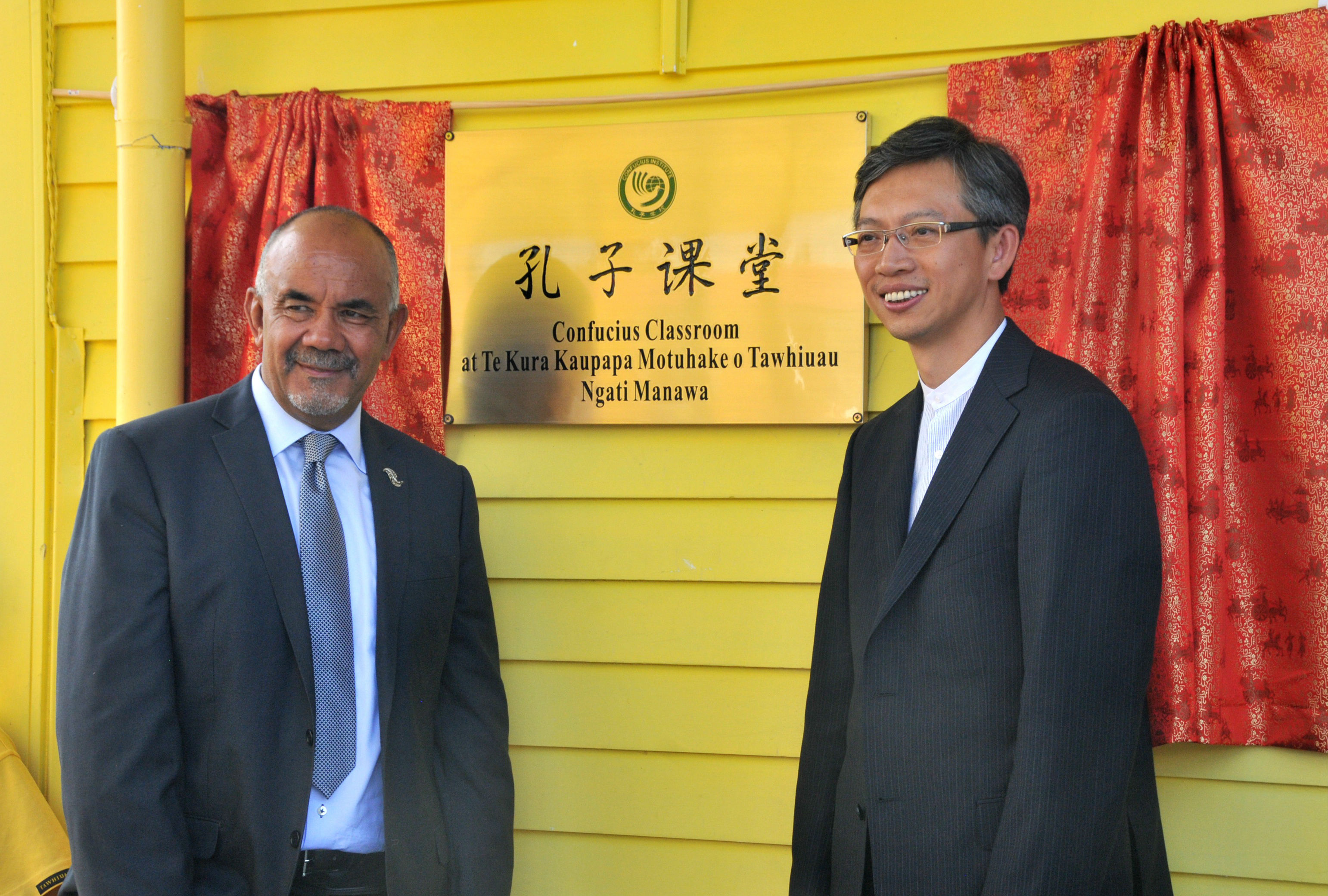 Maori Development Minister Te Ururoa Flavell (left) and Chinese Ambassador to New Zealand Wang Lutong