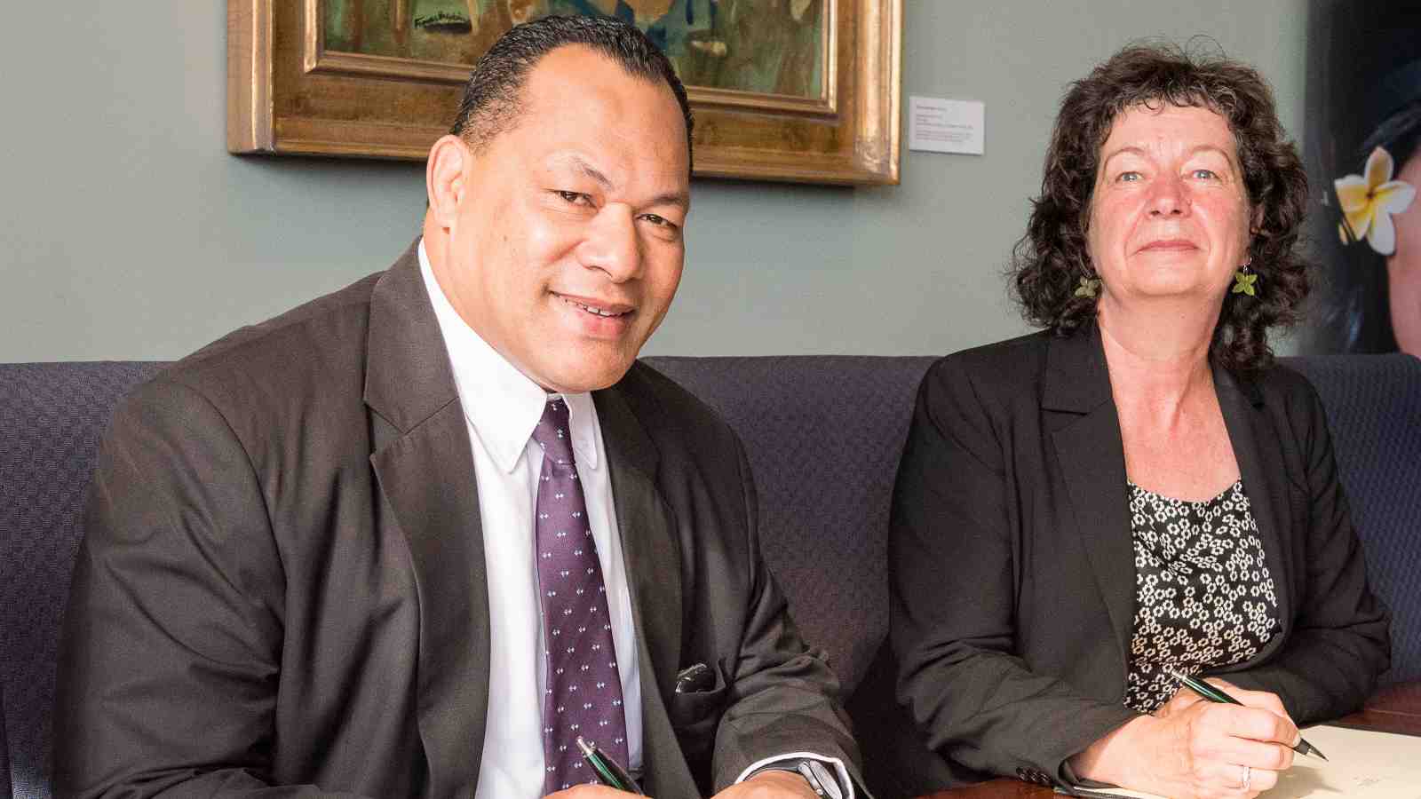 Leota Kosi Latu and Professor Wendy Larner signing an MoU between SPREP and Victoria University
