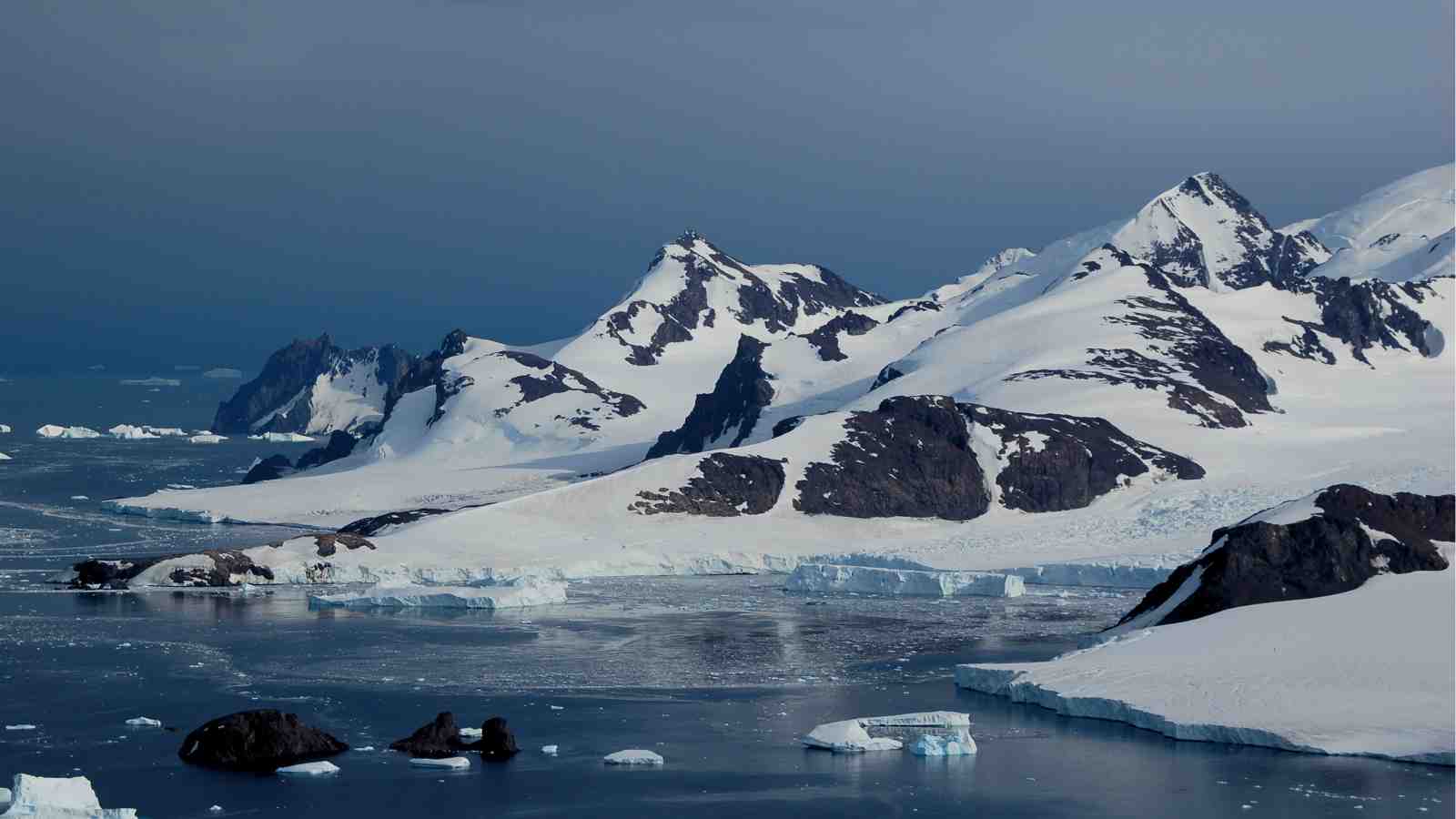An Antarctic glacier meeting the sea