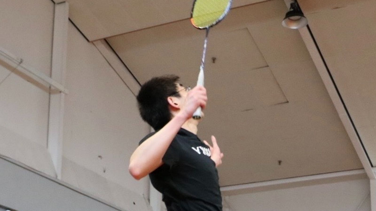 Yaowen Zheng playing badminton