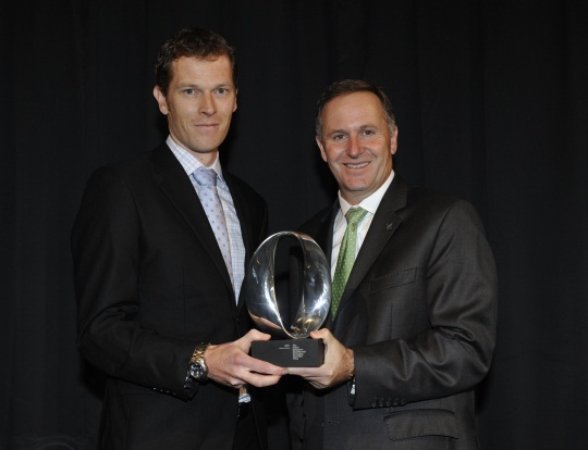 Rob McKay accepts his award from Prime Minister Hon John Key