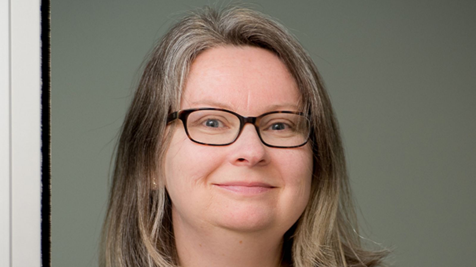 A profile image of Amanda Reilly, with a grey background.