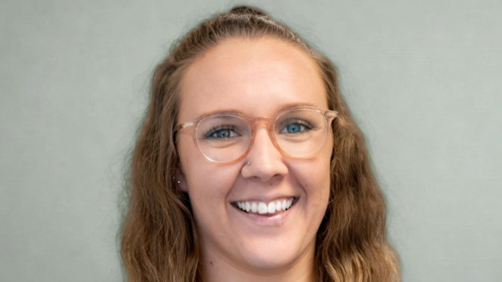 Leanne Smith head shot with dark background