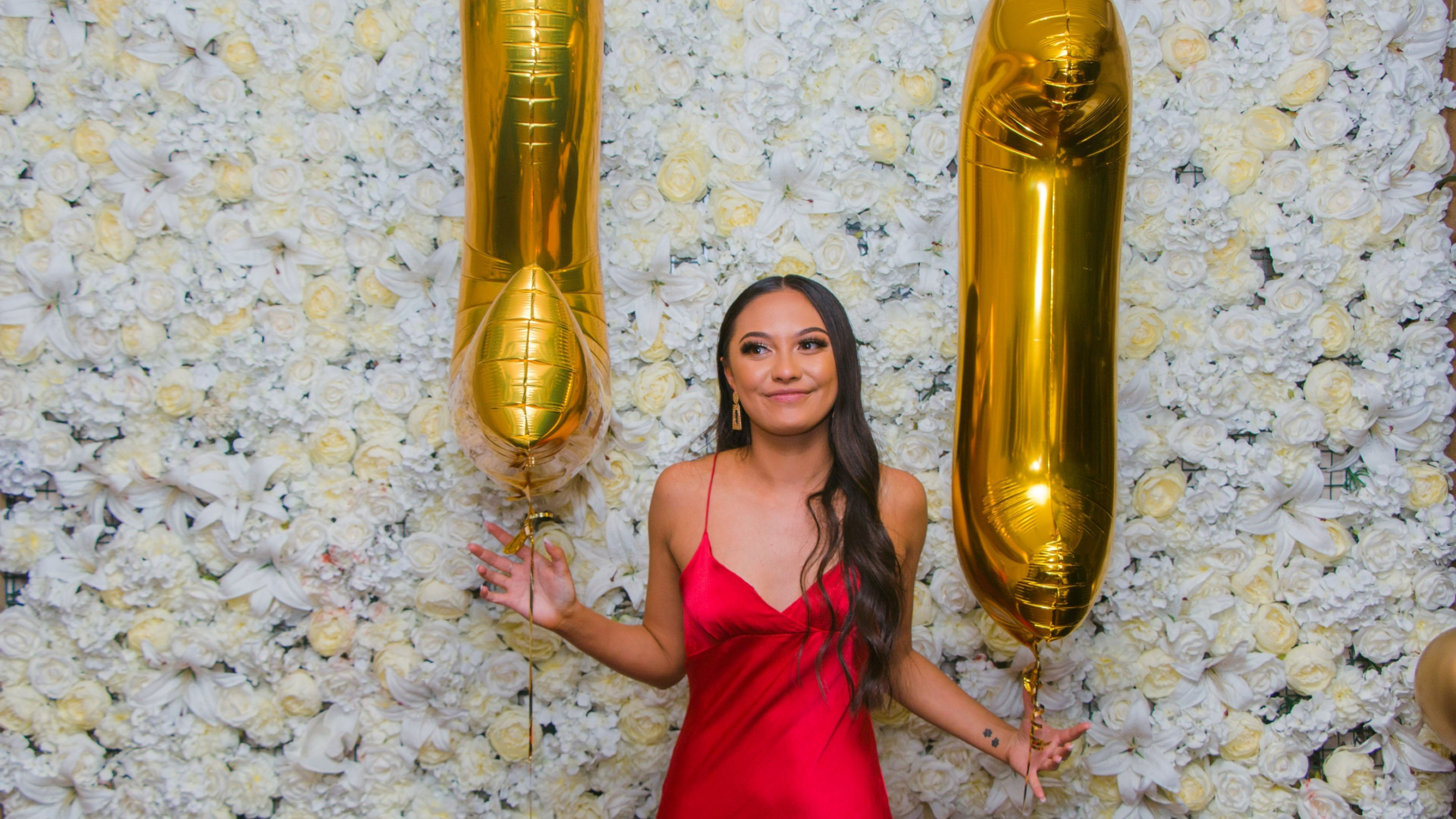 A portrait of Arahina Roberts holding some balloons