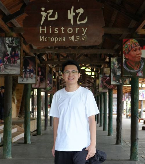 Qi Sun profile-picture photograph