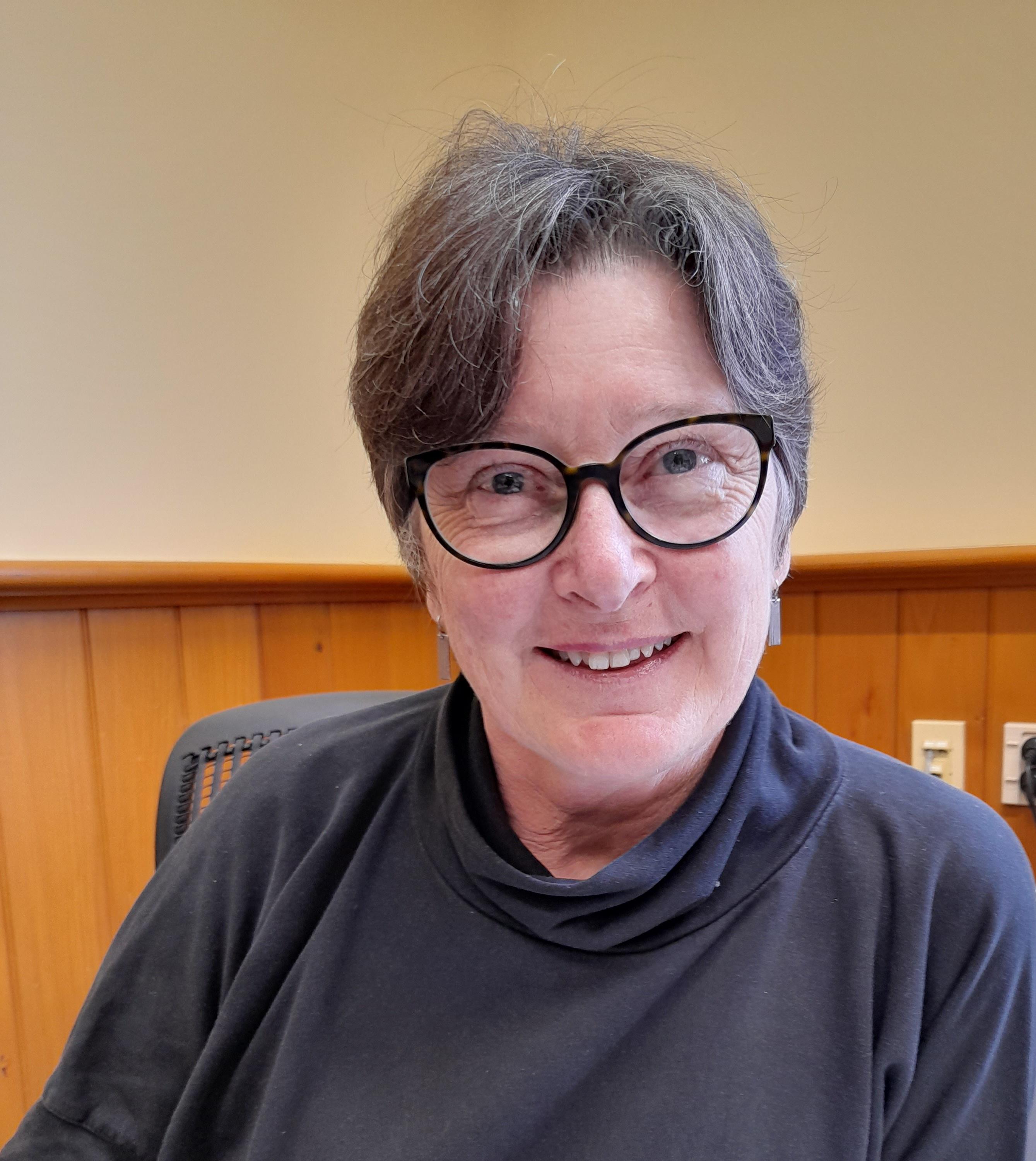 Yvonne Oldfield profile-picture photograph