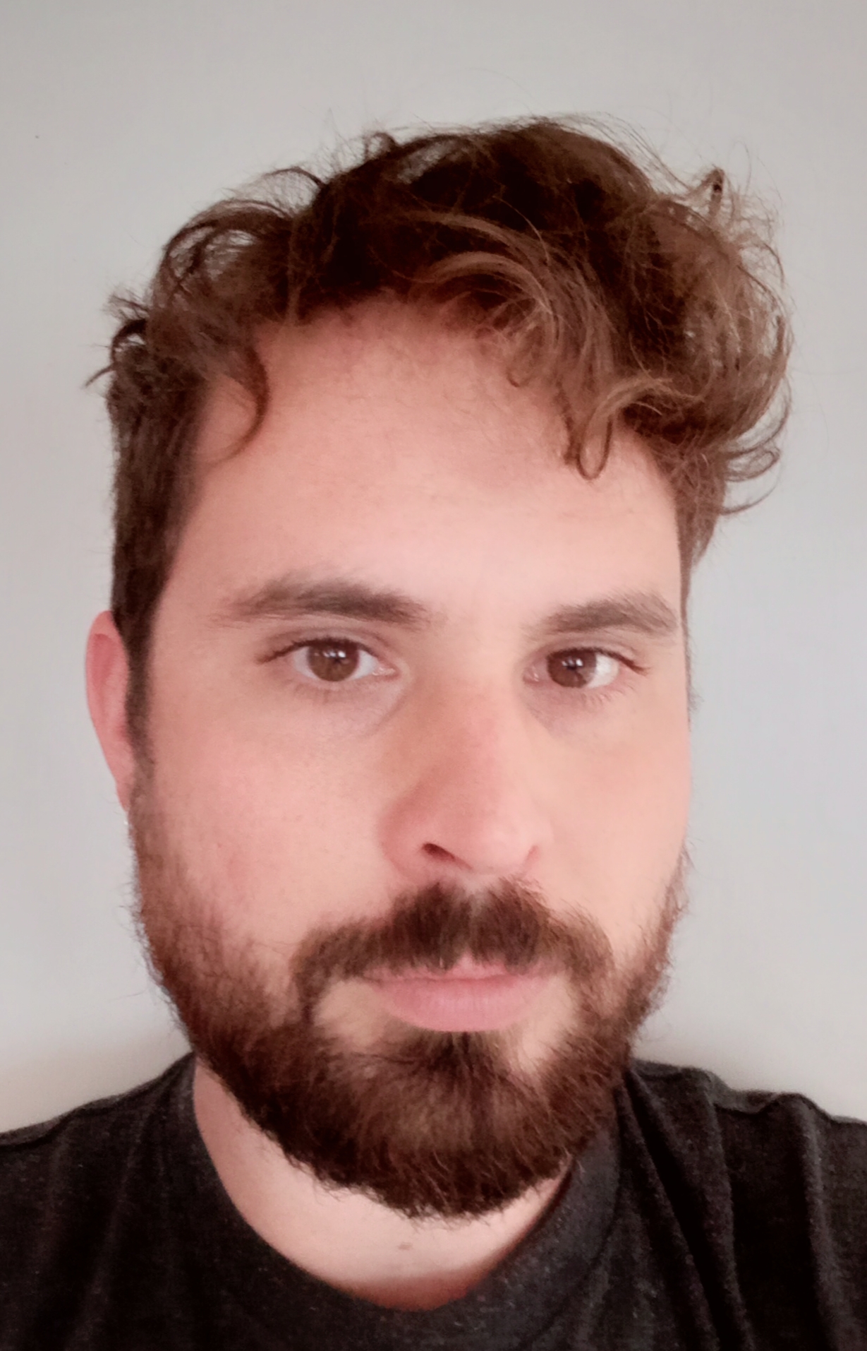 Eli Tucker profile-picture photograph