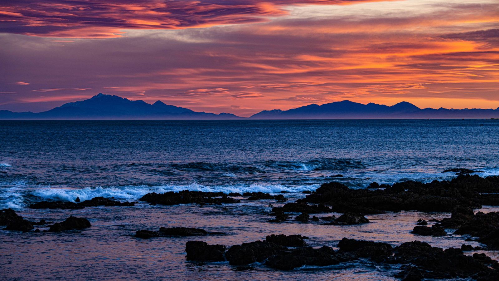 Sunset at Wellington's south coast 