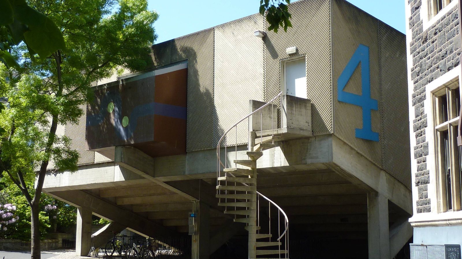 Photo of external concrete structure of Archway Lecture Theatre 4