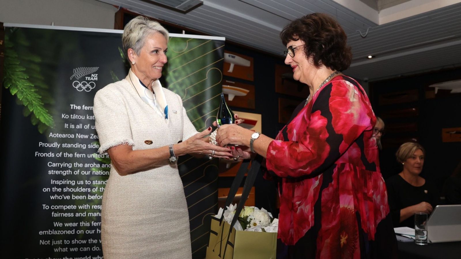 Liz Dawson hands glass trophy award to Robyn Cockburn.