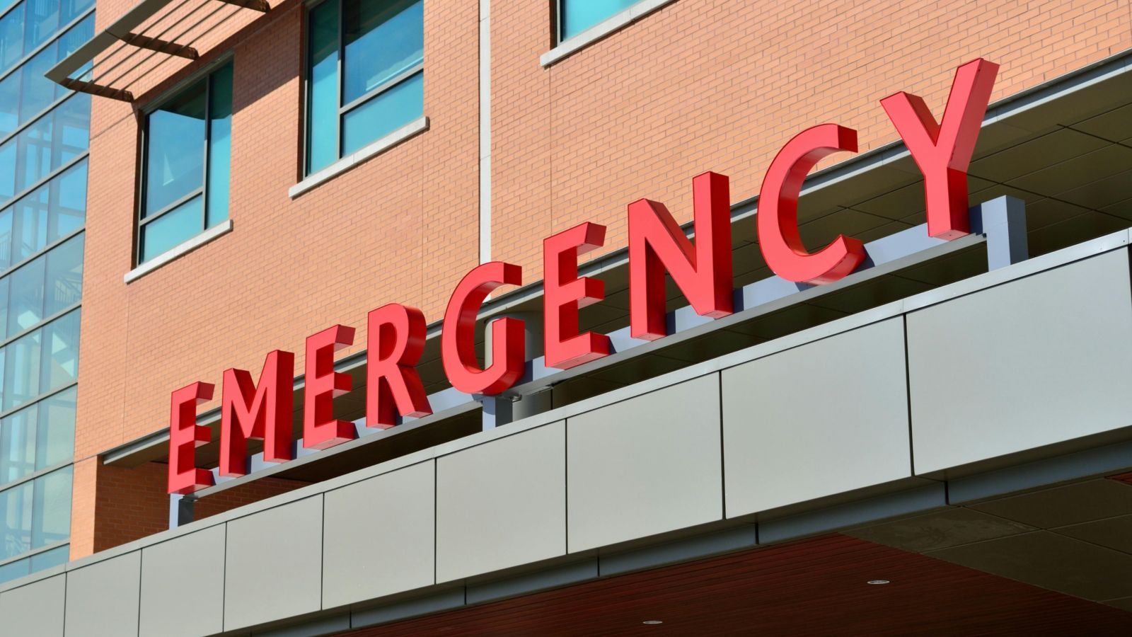 Emergency sign on hospital building 
