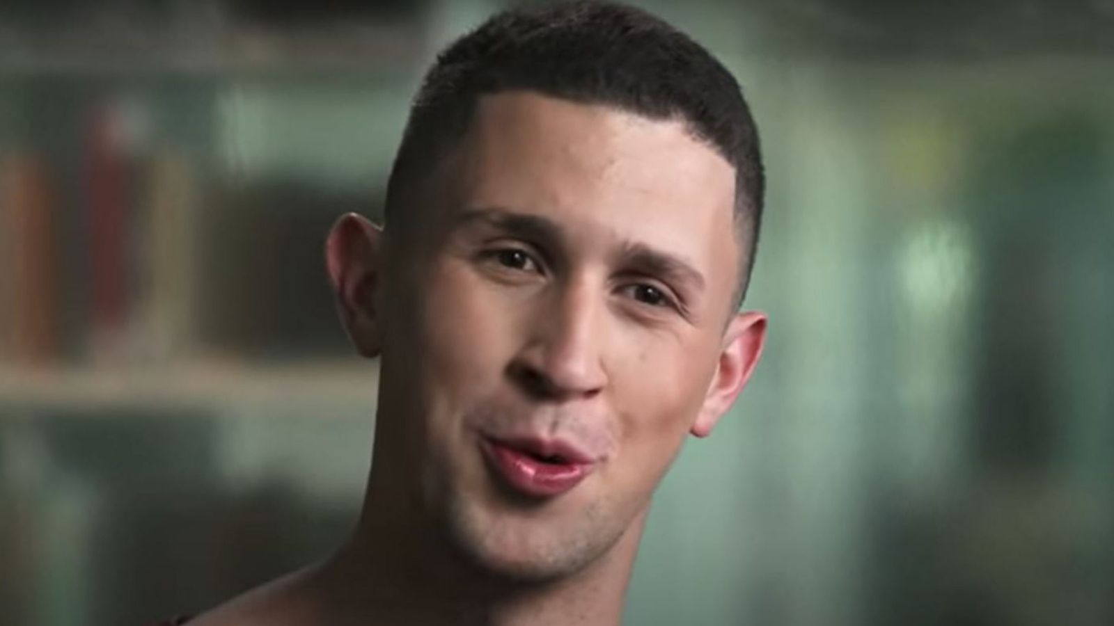 An expressive photo of a student, with an expressive smile.