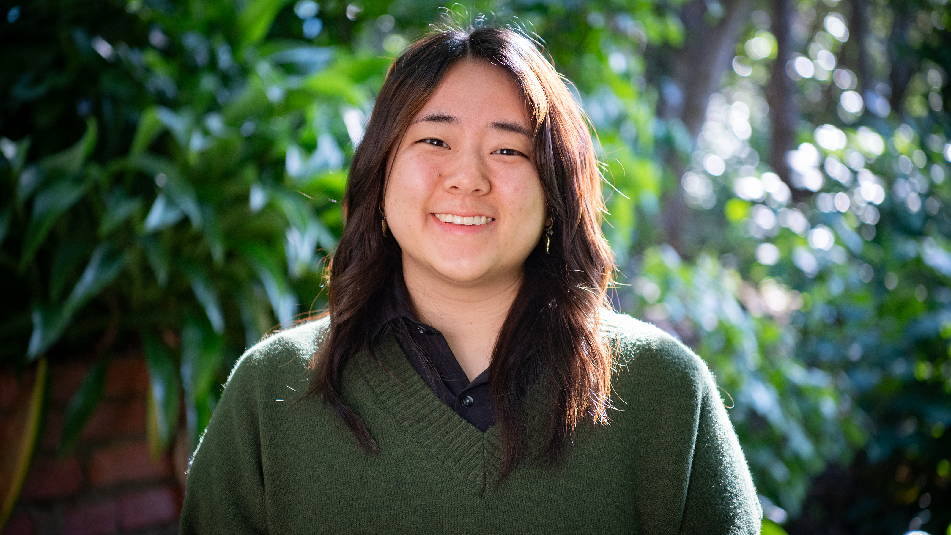 Esther Chung profile-picture photograph