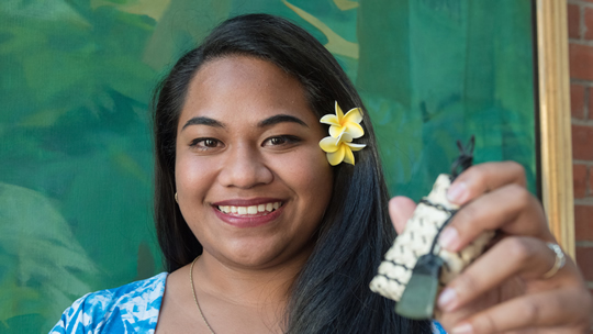 Sina Ah Sam receives her New Zealand Pacific Scholarship Top Achiever Award