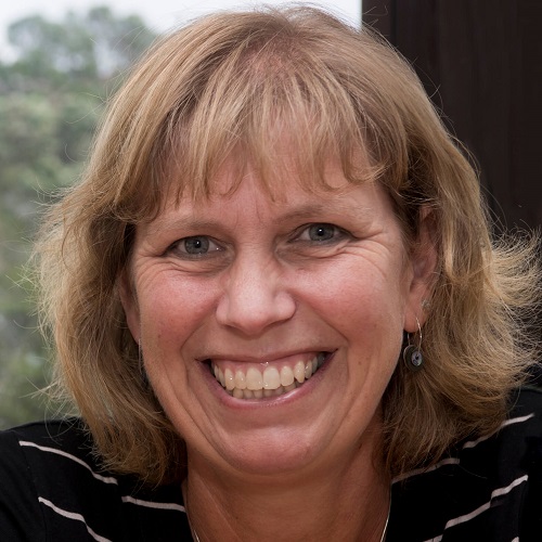 Dr Elaine Mossman profile-picture photograph