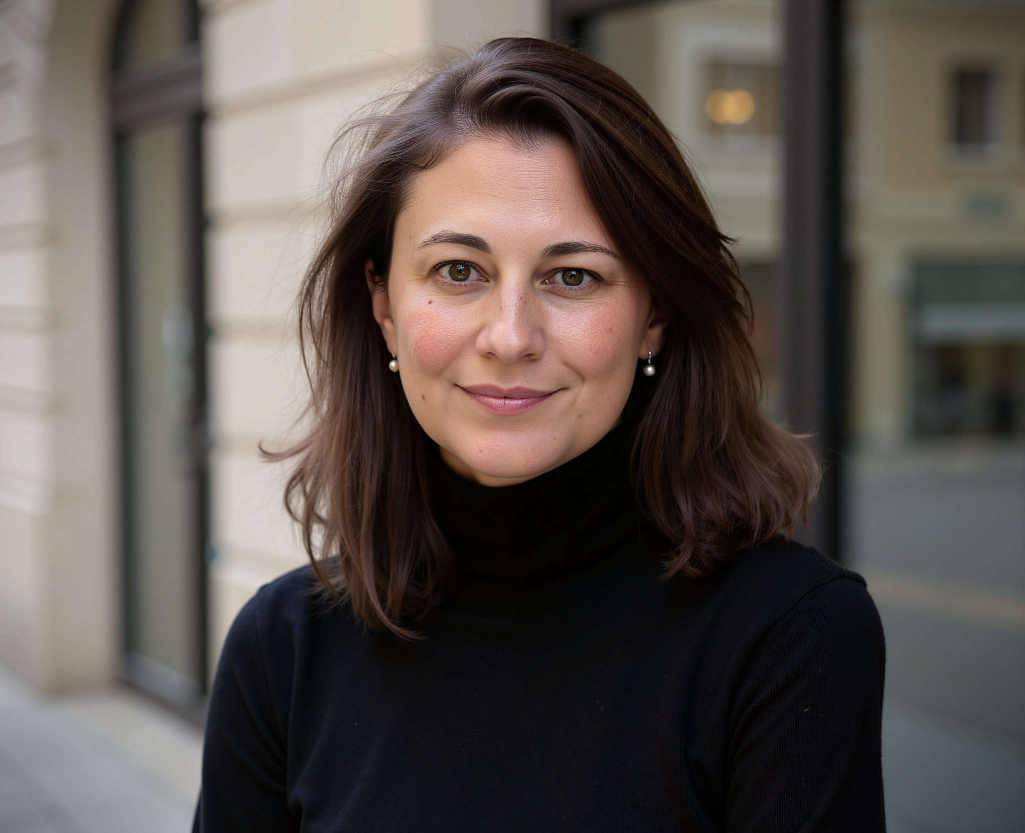 Julia Macdonald profile-picture photograph