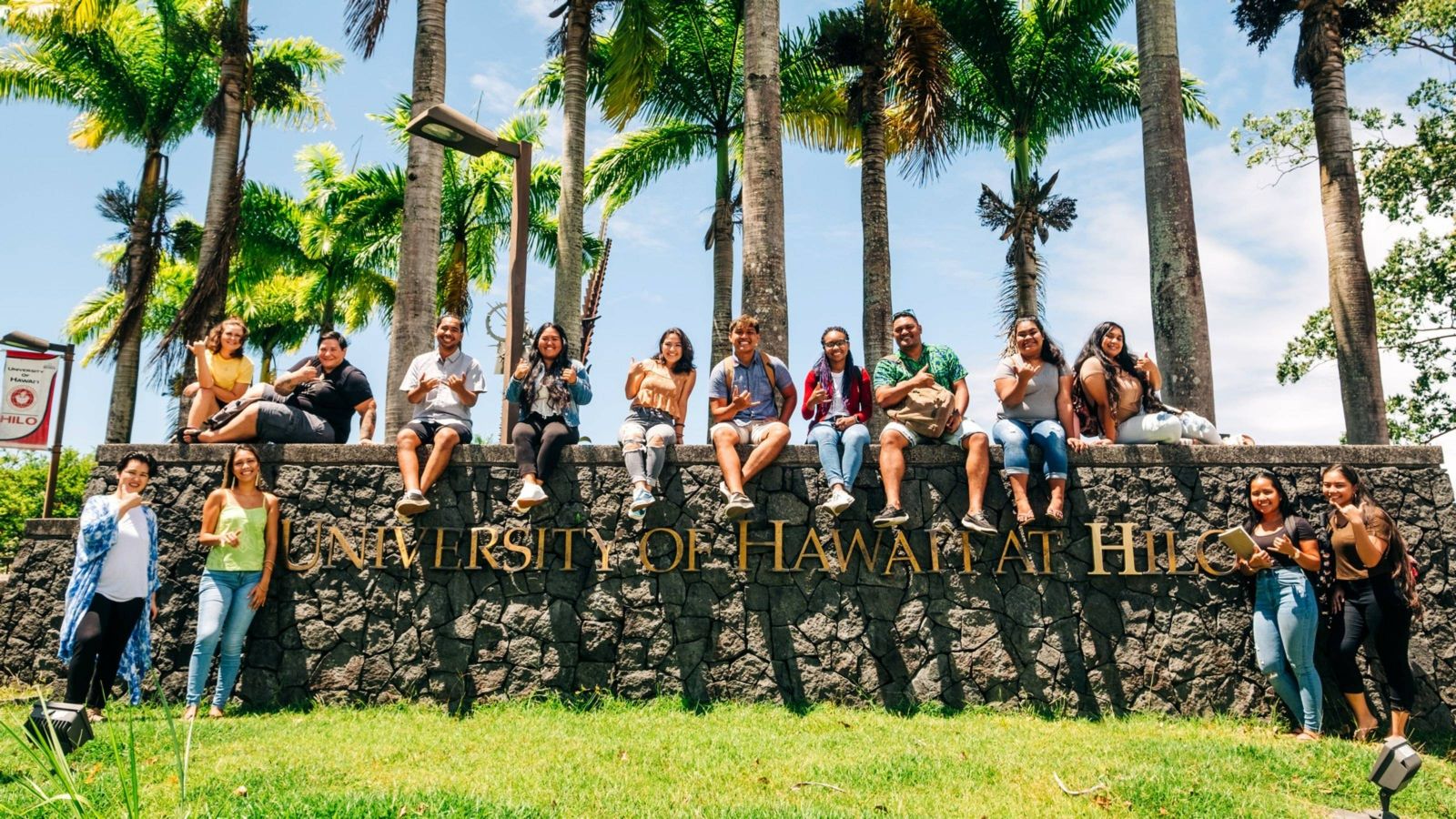 Students standing in front of UH Hilo Sign