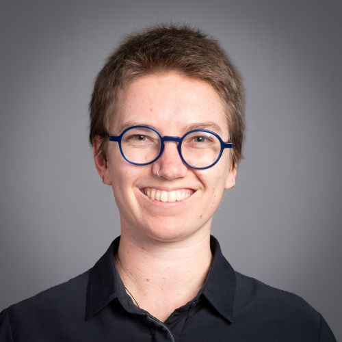 Laura Harris profile-picture photograph